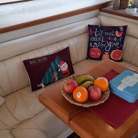 Yaku Wayra Charter Botel *