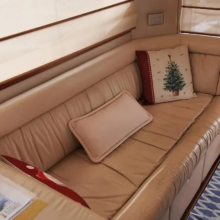 Yaku Wayra Charter Botel *