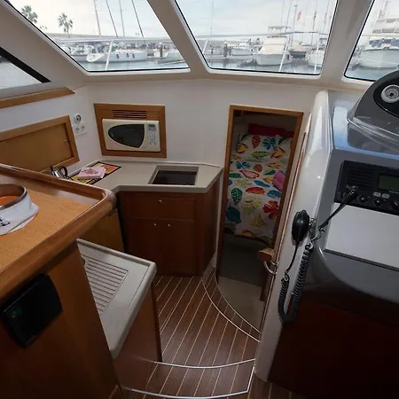 Botel Yaku Wayra Charter Playa Blanca (Lanzarote)