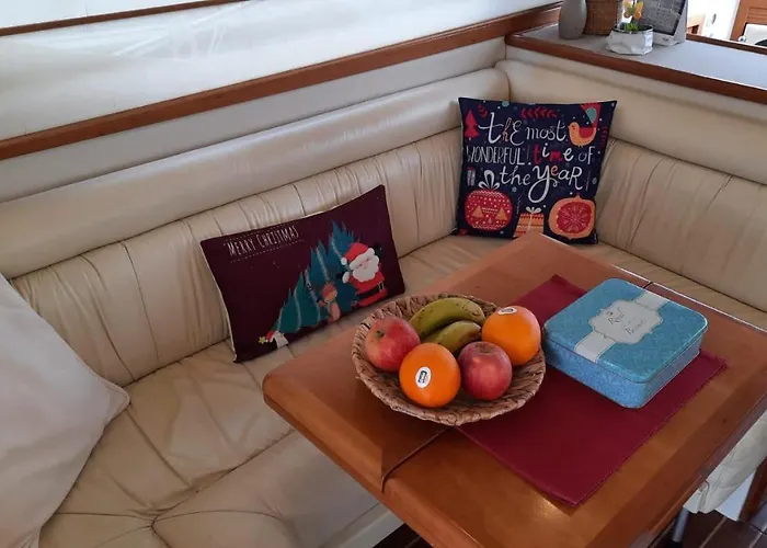 Yaku Wayra Charter Båthotell *