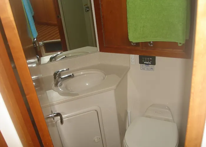 Båthotell Yaku Wayra Charter *