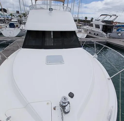 Båthotell Yaku Wayra Charter *