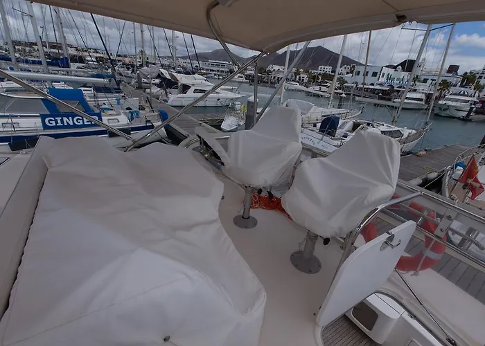 Båthotell Yaku Wayra Charter