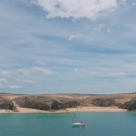 Botel Yaku Wayra Charter Playa Blanca (Lanzarote)
