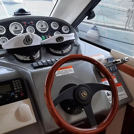 Yaku Wayra Charter 船屋 普拉亚布兰卡