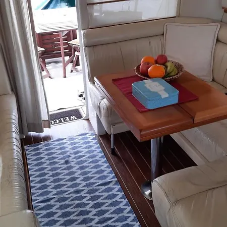 Yaku Wayra Charter Bateau-hôtel *