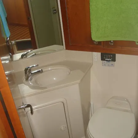 보트호텔 Yaku Wayra Charter *