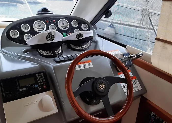 Yaku Wayra Charter 船屋 普拉亚布兰卡