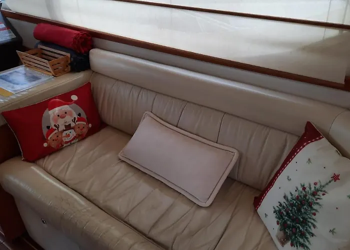 船屋 Yaku Wayra Charter *