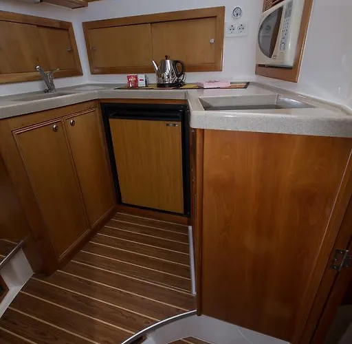 船屋 Yaku Wayra Charter 普拉亚布兰卡