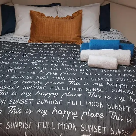 Yaku Wayra Charter Hotel en barco Playa Blanca (Lanzarote)